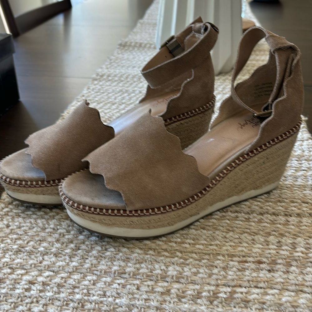 Tan wedge